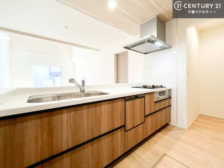 �L�b�`�� ��l�C�̑Ζʎ��V�X�e���L�b�`�����̗p���Ă��܂��I���Ƒ��̃R�~���j�P�[�V���������R�Ƒ�����݌v�ł��B
���q�l�ɂ��ڂ��͂��̂Ŋ������ł��ˁI�L�X�g���ĉ��K�ō�Ƃ��i�݂܂��B