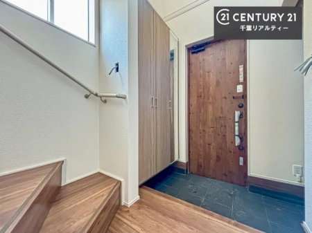 ���� �V���[�Y�{�b�N�X�t���B���ւ��Еt�����|�������₷���ł��I
�X�b�L���������ւŌ˂��J�����u�ԁA�������̂���S�n������Ԃ��o�}���Ă���܂��B