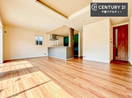 ���r���O �J�����̂���L�XLDK�I�\�t�@�[��_�C�j���O�e�[�u����u���Ă������ɂȂ�Ȃ��̂ŉ��K�ɉ߂����܂��I�R�~���j�P�[�V���������₷�����r���O�ł��I