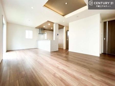 ���r���O �J�����̂���L�XLDK�I�\�t�@�[��_�C�j���O�e�[�u����u���Ă������ɂȂ�Ȃ��̂ŉ��K�ɉ߂����܂��I�R�~���j�P�[�V���������₷�����r���O�ł��I