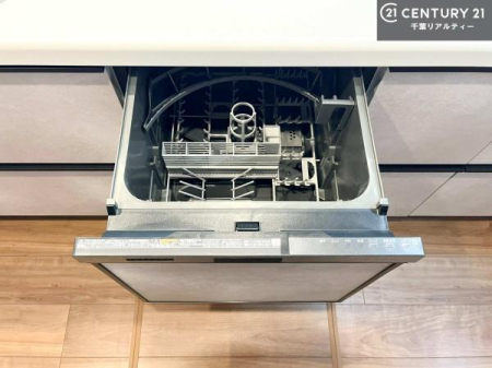 �L�b�`�� �H��@�t���̃L�b�`���ł��I�Z���������r��h�~�Ƃ��đ�ϊ��􂷂�֗��Ȏd�l�ł��I�r���g�C���Ȃ̂ŃL�b�`���̏ꏊ����炸�����X�y�[�X���L���g�����Ƃ��o���܂��I