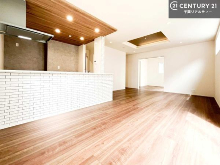 ���r���O �D�����z���܂肪���r���O����ł���ċ��S�n�̗ǂ���Ԃ����o���Ă���܂��I
���났�̎��Ԃ��߂����܂��I