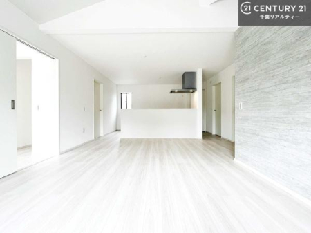 ���r���O �J�����̂���L�XLDK�I�\�t�@�[��_�C�j���O�e�[�u����u���Ă������ɂȂ�Ȃ��̂ŉ��K�ɉ߂����܂��I�R�~���j�P�[�V���������₷�����r���O�ł��B