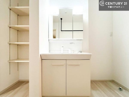 ���ʑ�E���ʏ� �O�ʋ��d�l�̐��ʏ��́A�g�����Ȃ݂����₷������I���͎��[�ɂȂ��Ă��܂��B�h���C���[�₨���ϓ����Еt������̂Ő��ʑ������X�b�L���ƌ����邱�Ƃ��o���܂��I