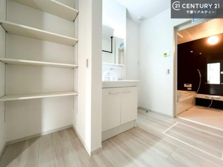 ���ʑ�E���ʏ� ���[�I����������ʏ��́A�^�I�����܂Ȃǂ��������萮���ł���g������̗ǂ���ԁB���[���镨�ɍ��킹�č����𒲐��ł��A���X�̉Ǝ������K�ɂ��Ȃ��܂��B