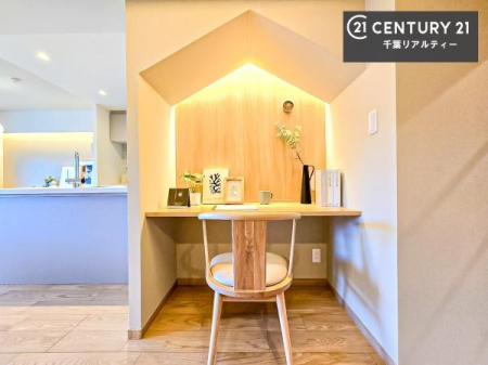 ���̑����� �L�b�`�����ɂ́A�J�E���^�[�t���I���q�l�̃��r���O�w�K���ƃX�y�[�X�ɕ֗��ł��I�L�b�`�����猩���ăR�~���j�P�[�V���������₷���I