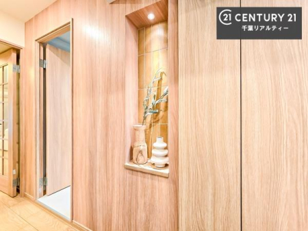 ���̑� �����u���X�y�[�X�t���I�f�t���[�U�[�⏬���ނ�u���Ă������ɍʂ�^�����閣�͓I�ȋ�Ԃł��I