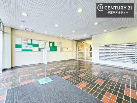 �G���g�����X �z������̗ǂ��G���g�����X�́A���Ƒ��₨�q�l���������}���Ă���܂��B
�����̕�炵�ɐS�n�悳�������炵�Ă�����Ԃł��B