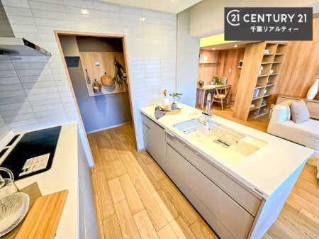 �L�b�`�� ���[�͂̍����V�X�e���L�b�`���ŁA��������H�����������Еt���A�L�X�Ƃ�����Ԃŉ��K�ɗ������y���߂܂��B