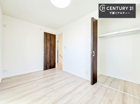 ���r���O�ȊO�̋��� �V���v���Ƀf�U�C������Ă��邽�߁A�Ƌ��I�т܂���I
���C�ɓ���̉Ƌ��u���Ă��낰���Ԃ���邱�Ƃ��ł��܂��B