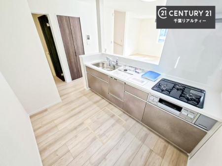 �L�b�`�� ��Ƃ����₷���V�X�e���L�b�`���ł��I���[����������t���Ă���̂ŁA�����X�y�[�X�ɕ���u���Ȃ��čςނ̂ŁA�L�X�g���āA���K�ɍ�Ƃ��ł��܂��I