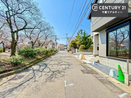 �O�ʓ��H�܂ތ��n�ʐ^ ���Ƃ̖ڂ̑O�́A���̖؂��A���Ă���̂ŏt�����\�ł����ґ�Ȃ��ƁI
�z������ǍD�I�ۂ��ۂ��z�C�I