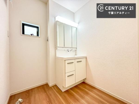 ���ʑ�E���ʏ� �O�ʋ��d�l�̐��ʏ��́A�g�����Ȃ݂����₷������I���͎��[�ɂȂ��Ă��܂��B�h���C���[�₨���ϓ����Еt������̂Ő��ʑ������X�b�L���ƌ����邱�Ƃ��o���܂��I