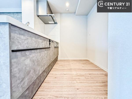 �L�b�`�� ��Ƃ肠�钲���X�y�[�X�ō�Ƃ����₷�����K�ȃL�b�`���ł��I
���q�l�ƈꏏ�ɂ��َq������y���߂�L�X�X�y�[�X�ł��B�y�����������ԂɂȂ肻���ł��ˁI