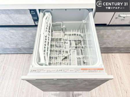 �L�b�`�� �H��@�t���̃L�b�`���ł��I�Z���������r��h�~�Ƃ��đ�ϊ��􂷂�֗��Ȏd�l�ł��I�r���g�C���Ȃ̂ŃL�b�`���̏ꏊ����炸�����X�y�[�X���L���g�����Ƃ��o���܂��I