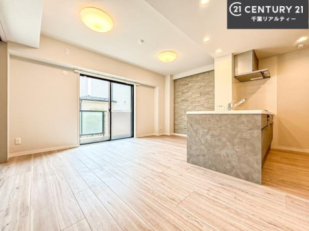 ���r���O �\�t�@�[��_�C�j���O�e�[�u����u���Ă������ɂȂ�Ȃ��̂ŉ��K�ɉ߂����܂��I�R�~���j�P�[�V���������₷����Ԃł��B