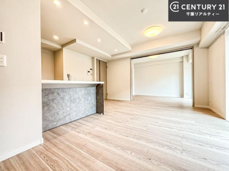 ���r���O �S�n�ǂ����r���O�͉Ƒ������R�ƏW�܂�܂��B�Ƒ��c�R�̎��Ԃ����������ł��B���Ƒ��ƁA����w�[���������Ԃ��߂��������ł��ˁB���邭�J���I�ȋ�Ԃł��B