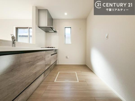 �L�b�`�� ��Ƃ肠�钲���X�y�[�X�ō�Ƃ����₷�����K�ȃL�b�`���ł��I
���q�l�ƈꏏ�ɂ��َq������y���߂�L�X�X�y�[�X�ł��B�y�����������ԂɂȂ肻���ł��ˁI