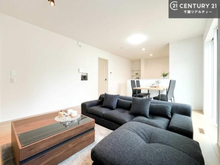 ���r���O ��؂ȉƑ����W�܂邩�炱��LDK�ɂ͂�����肽���B
�q�����������C�ɏ΂��Ȃ��瑖�����Ă���p�����������u�L���Ƃɂ��ėǂ������v�Ǝv���u�Ԃł��B