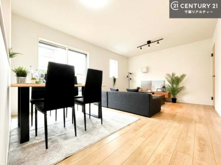 ���r���O �傫�ȑ����炽���Ղ�̗z���������閾�邢���r���O�B�J�����̂��郊�r���O�ŉƑ��c���̂��났�̎��Ԃ��߂����܂��I