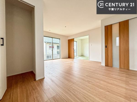 ���r���O �D�����z���܂肪���r���O����ł���ċ��S�n�̗ǂ���Ԃ����o���Ă���܂��I
���났�̎��Ԃ��߂����܂��I