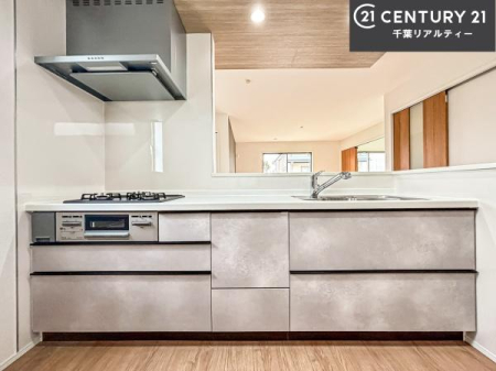 �L�b�`�� ���[�͂̍����V�X�e���L�b�`���ŁA��������H�����������Еt���A�L�X�Ƃ�����Ԃŉ��K�ɗ������y���߂܂��B