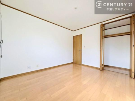 �q������ ���[�X�y�[�X���������Ă���A�ߗނ₨������A�w�p�i�Ȃǂ��������萮���ł��܂��B���������L���g���邽�߁A���K�Ő������Z��Ԃ��������܂��B