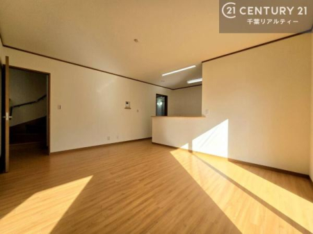 ���r���O �D�����z���܂肪���r���O����ł���ċ��S�n�̗ǂ���Ԃ����o���Ă���܂��I
���R�ƉƑ����W����b��������S�n�悢��ԁI