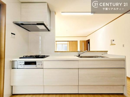 �L�b�`�� ��l�C�̑Ζʎ��V�X�e���L�b�`�����̗p���Ă��܂��I���Ƒ��̃R�~���j�P�[�V���������R�Ƒ�����݌v�ł��B
���q�l�ɂ��ڂ��͂��̂Ŋ������ł��ˁB�L�X�g���ĉ��K�ɍ�Ƃ��i�݂܂��B