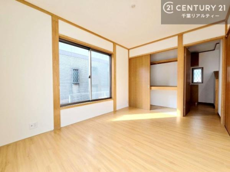 �Q�� ���[�X�y�[�X�����Ă��܂��I�������X�b�L�����ڂ��鎖���ł��܂��ˁB
�Ƌ��I�΂Ȃ��V���v���ȃf�U�C���ׁ̈A�Ƌ��I�΂����C�ɓ���̋�ԍ�肪�ł������ł��ˁB