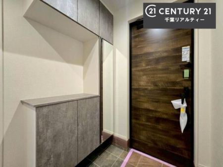 ���� �V���[�Y�{�b�N�X�t���Ȃ̂ŁA���ւ��Еt�����|�������₷���ł��I
�X�b�L���������ւŌ˂��J�����u�ԁA�������̂���S�n������Ԃ��o�}���Ă���܂��B
