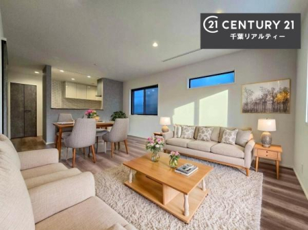 ���r���O �Ƌ��CG�p�[�X�ł��B�S�n�ǂ����r���O�͉Ƒ������R�ƏW�܂�܂��B�Ƒ��c�R�̎��Ԃ����������ł��B���Ƒ��ƁA����w�[���������Ԃ��߂��������ł��ˁB���邭�J���I�ȋ�Ԃł��B