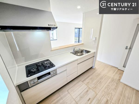 �L�b�`�� ��Ƃ肠�钲���X�y�[�X�ō�Ƃ����₷�����K�ȃL�b�`���ł��I
���q�l�ƈꏏ�ɂ��َq������y���߂�L�X�X�y�[�X�ł��B�y�����������ԂɂȂ肻���ł��ˁI