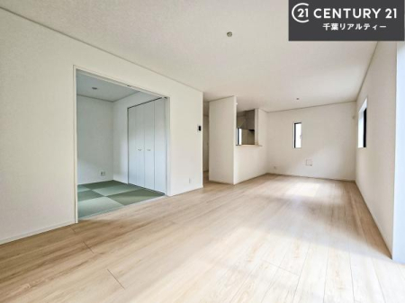 ���r���O �J�����̂���L�XLDK�I�\�t�@�[��_�C�j���O�e�[�u����u���Ă������ɂȂ�Ȃ��̂ŉ��K�ɉ߂����܂��I�R�~���j�P�[�V���������₷�����r���O�ł��I