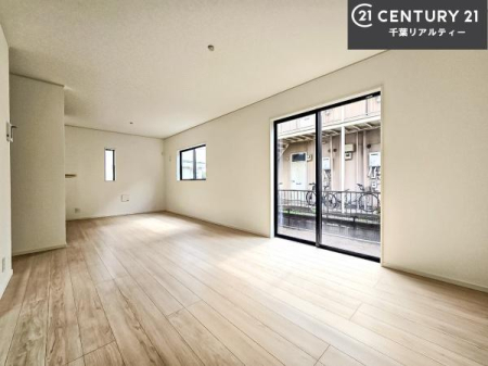 ���r���O �D�����z���܂肪���r���O����ł���ċ��S�n�̗ǂ���Ԃ����o���Ă���܂��I
���났�̎��Ԃ��߂����܂��I