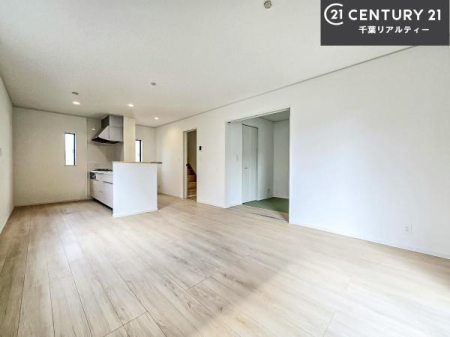 ���r���O �J�����̂���L�XLDK�I�\�t�@�[��_�C�j���O�e�[�u����u���Ă������ɂȂ�Ȃ��̂ŉ��K�ɉ߂����܂��I�R�~���j�P�[�V���������₷�����r���O�ł��I