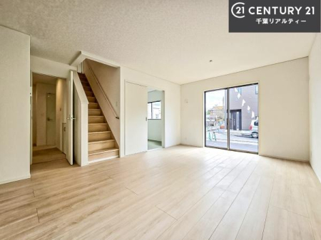 ���r���O �J�����̂���L�XLDK�I�\�t�@�[��_�C�j���O�e�[�u����u���Ă������ɂȂ�Ȃ��̂ŉ��K�ɉ߂����܂��I�R�~���j�P�[�V���������₷�����r���O�ł��I