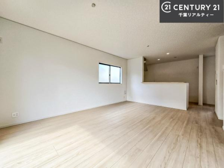 ���r���O �傫�ȑ����炽���Ղ�̗z���������閾�邢���r���O�B�J�����̂��郊�r���O�ŉƑ��c���̂��났�̎��Ԃ��߂����܂��I