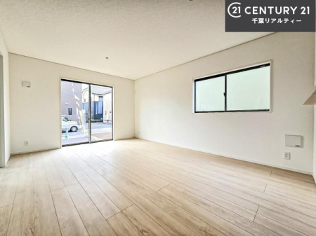 ���r���O �D�����z���܂肪���r���O����ł���ċ��S�n�̗ǂ���Ԃ����o���Ă���܂��I
���났�̎��Ԃ��߂����܂��I