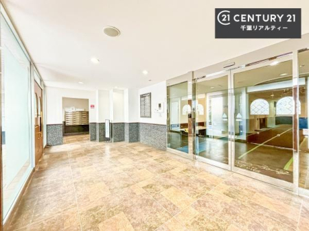 �G���g�����X �z������̗ǂ��G���g�����X�́A���Ƒ��₨�q�l���������}���Ă���܂��B
�����̕�炵�ɐS�n�悳�������炵�Ă�����Ԃł��B