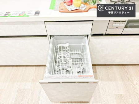 �L�b�`�� �H��@�t���̃L�b�`���ł��I�Z���������r��h�~�Ƃ��đ�ϊ��􂷂�֗��Ȏd�l�ł��I�r���g�C���Ȃ̂ŃL�b�`���̏ꏊ����炸�����X�y�[�X���L���g�����Ƃ��o���܂��I