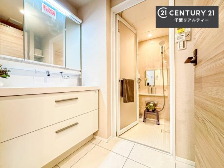 ���ʑ�E���ʏ� �O�ʋ��d�l�̐��ʏ��́A�g�����Ȃ݂����₷������I���͎��[�ɂȂ��Ă��܂��B�h���C���[�₨���ϓ����Еt������̂Ő��ʑ������X�b�L���ƌ����邱�Ƃ��o���܂��I