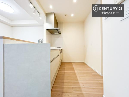 �L�b�`�� ��Ƃ肠�钲���X�y�[�X�ō�Ƃ����₷�����K�ȃL�b�`���ł��I
���q�l�ƈꏏ�ɂ��َq������y���߂�L�X�X�y�[�X�ł��B