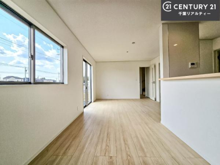 ���r���O �傫�ȑ����炽���Ղ�̗z���������閾�邢���r���O�B�J�����̂��郊�r���O�ŉƑ��c���̂��났�̎��Ԃ��߂����܂��I