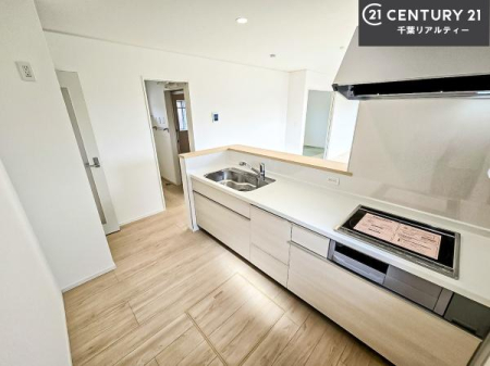 �L�b�`�� ��Ƃ肠�钲���X�y�[�X�ō�Ƃ����₷�����K�ȃL�b�`���ł��I
���q�l�ƈꏏ�ɂ��َq������y���߂�L�X�X�y�[�X�ł��B�y�����������ԂɂȂ肻���ł��ˁI