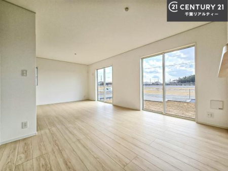 ���r���O �J�����̂���L�XLDK�I�\�t�@�[��_�C�j���O�e�[�u����u���Ă������ɂȂ�Ȃ��̂ŉ��K�ɉ߂����܂��I�R�~���j�P�[�V���������₷�����r���O�ł��I