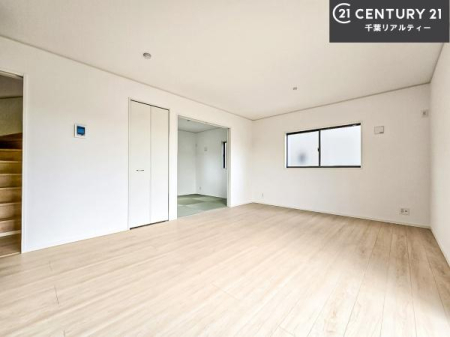 ���r���O �J�����̂���L�XLDK�I�\�t�@�[��_�C�j���O�e�[�u����u���Ă������ɂȂ�Ȃ��̂ŉ��K�ɉ߂����܂��I�R�~���j�P�[�V���������₷�����r���O�ł��I