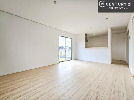 ���r���O �傫�ȑ����炽���Ղ�̗z���������閾�邢���r���O�B�J�����̂��郊�r���O�ŉƑ��c���̂��났�̎��Ԃ��߂����܂��I