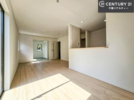 ���r���O �J�����̂���L�XLDK�I�\�t�@�[��_�C�j���O�e�[�u����u���Ă������ɂȂ�Ȃ��̂ŉ��K�ɉ߂����܂��I�R�~���j�P�[�V���������₷�����r���O�ł��I