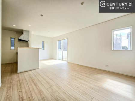 ���r���O �J�����̂���L�XLDK�I�\�t�@�[��_�C�j���O�e�[�u����u���Ă������ɂȂ�Ȃ��̂ŉ��K�ɉ߂����܂��I�R�~���j�P�[�V���������₷�����r���O�ł��I